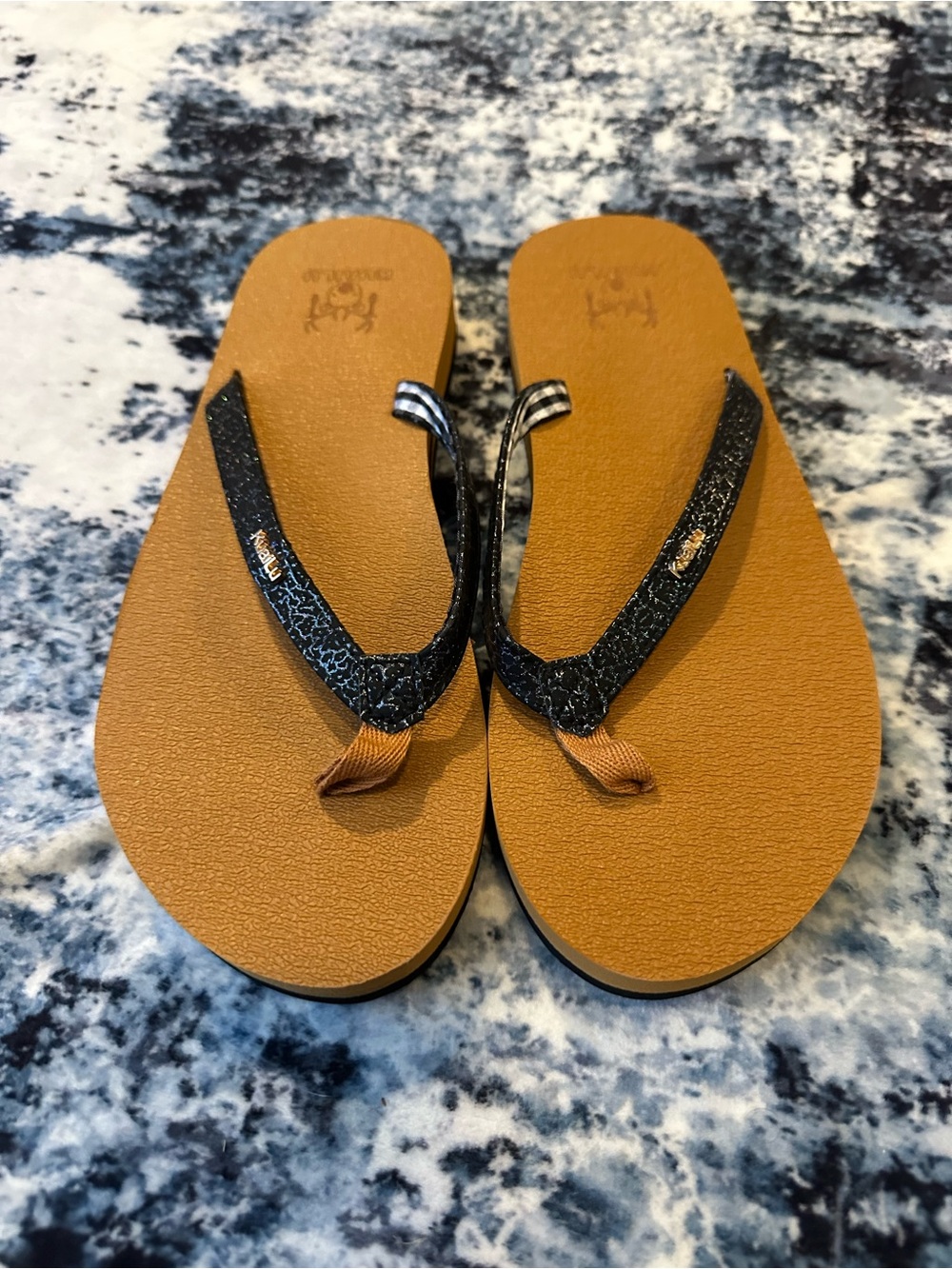 Women’s Flip Flop Sandals - Black Straps with Tan Footbed